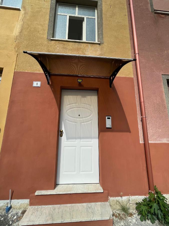 Appartamento Elegante Carbonia Exterior foto